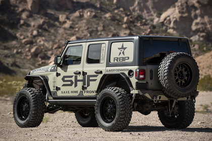 Jeep Wrangler with RBP STEALTH POWER RUNNING BOARDS